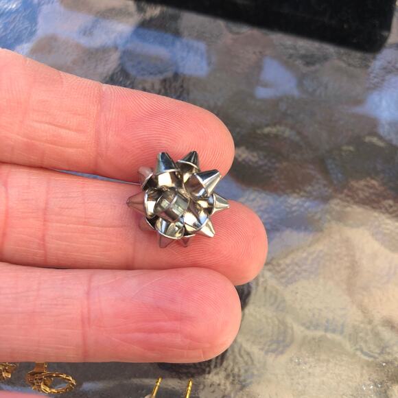 Vintage Christmas Earrings Avon Small Gold Wreaths, Gift Bows, Christmas Trees - Picture 2 of 6